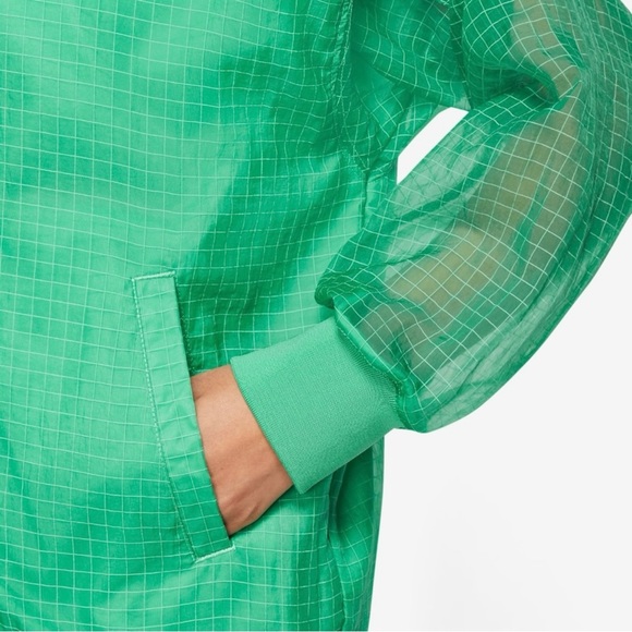 Nike sportswear essential woven varsity Green Sz. Large - Picture 3 of 14